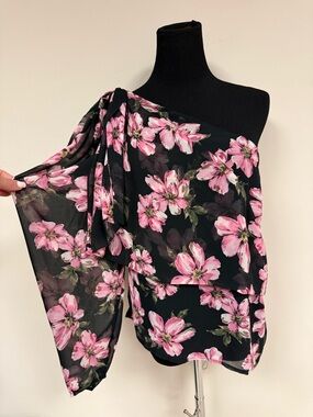 CeCe Black One-Shoulder Floral Blouse with Pink Flowers size medium